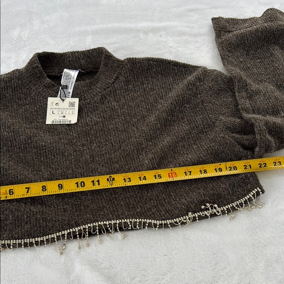 Elegant Brown Sweater with Beaded Hem - Picture 6 of 7